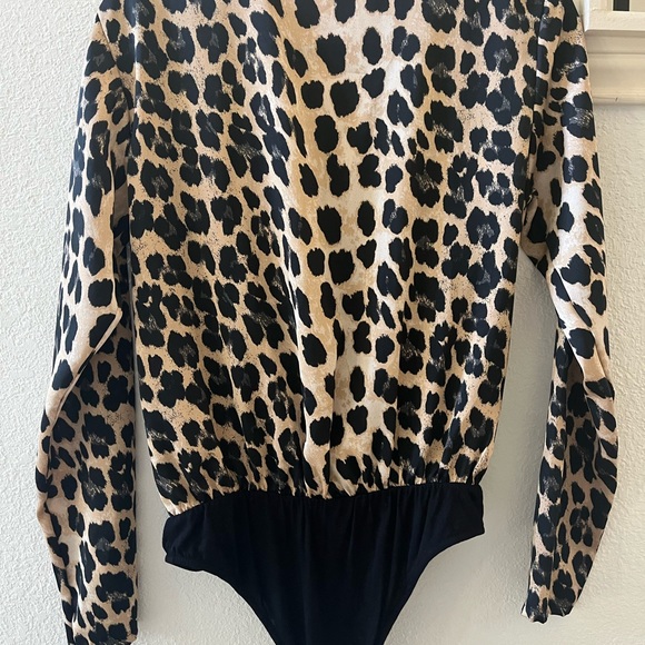 Leopard print body suit size M - Picture 3 of 4